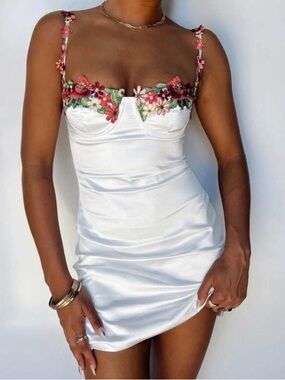 NWOT Princess Polly Rose Garden Floral Appliqué Pleat Mini Dress